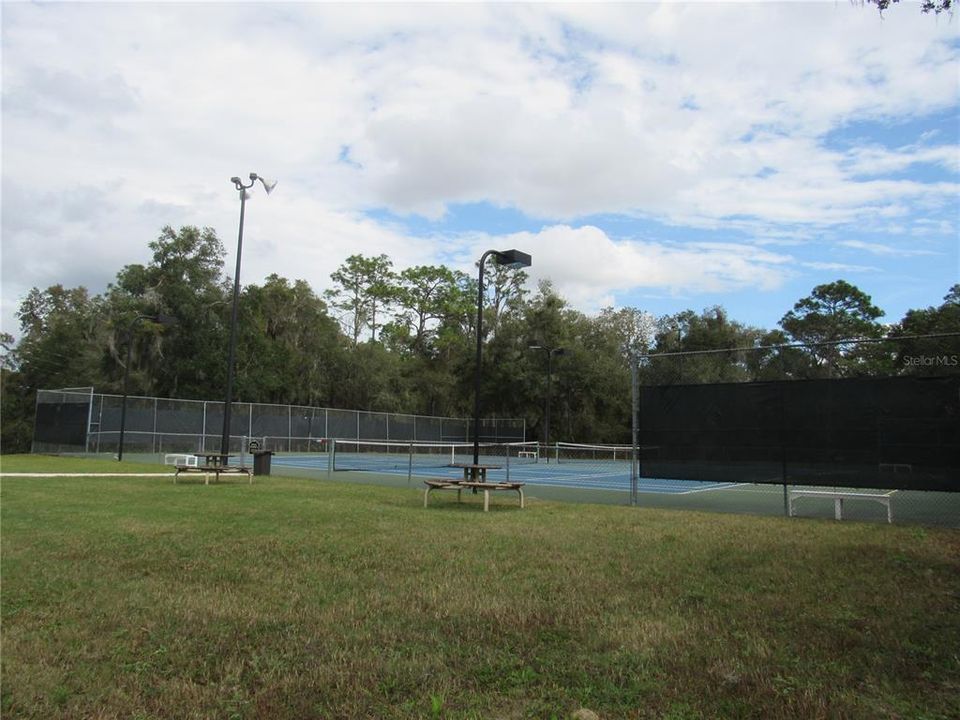 tennis/pickleball courts