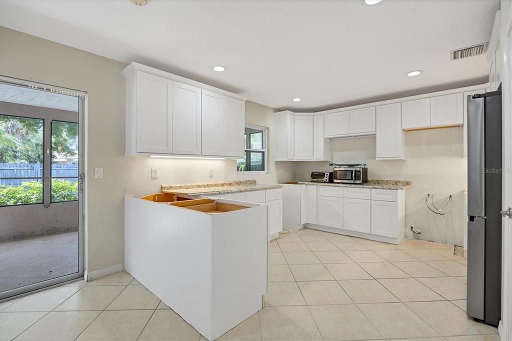 Active With Contract: $391,000 (3 beds, 2 baths, 1380 Square Feet)