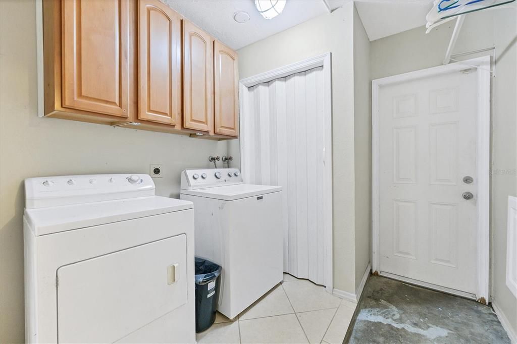 Active With Contract: $391,000 (3 beds, 2 baths, 1380 Square Feet)