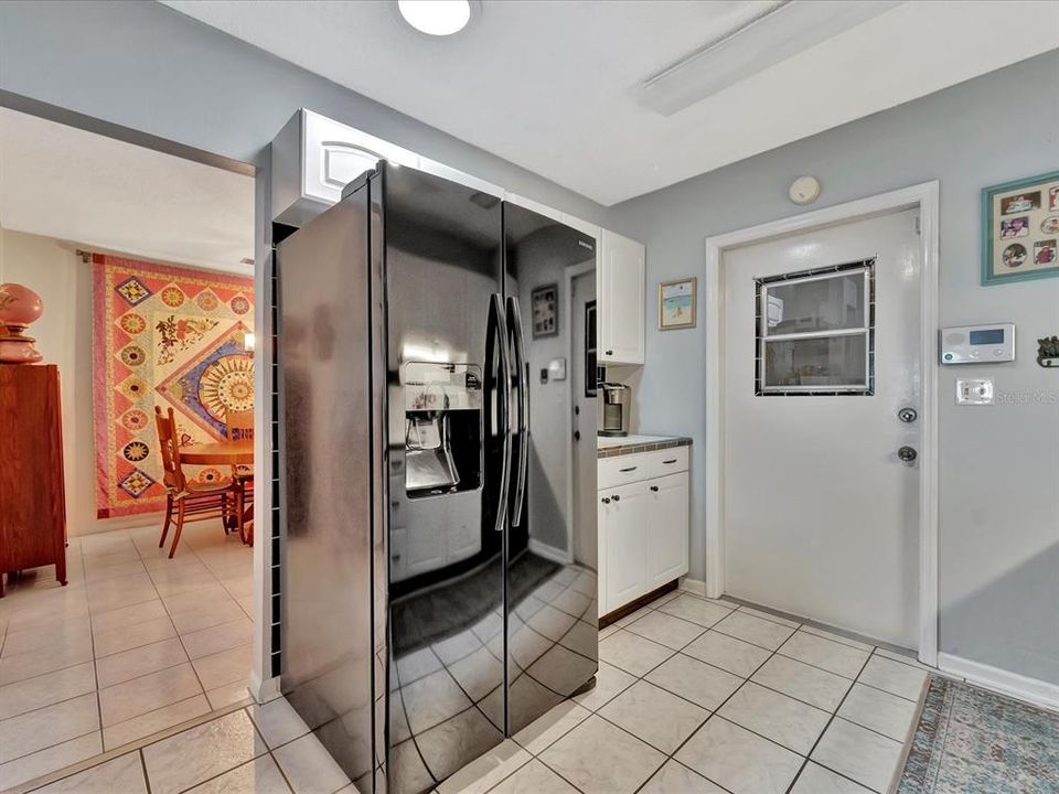 For Sale: $295,000 (2 beds, 2 baths, 1916 Square Feet)