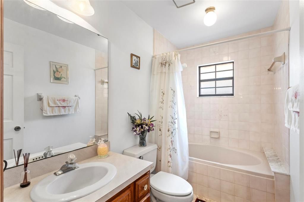 Recently Sold: $410,000 (3 beds, 2 baths, 1760 Square Feet)