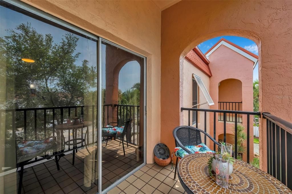 Active With Contract: $299,900 (2 beds, 1 baths, 845 Square Feet)