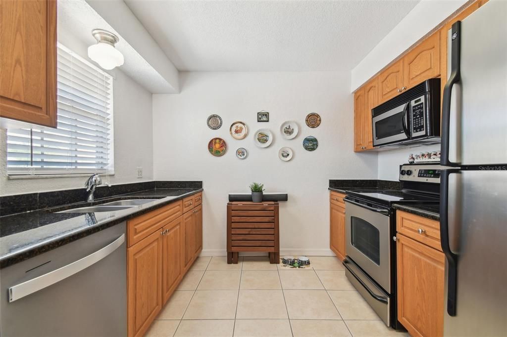 Active With Contract: $194,499 (2 beds, 2 baths, 1306 Square Feet)