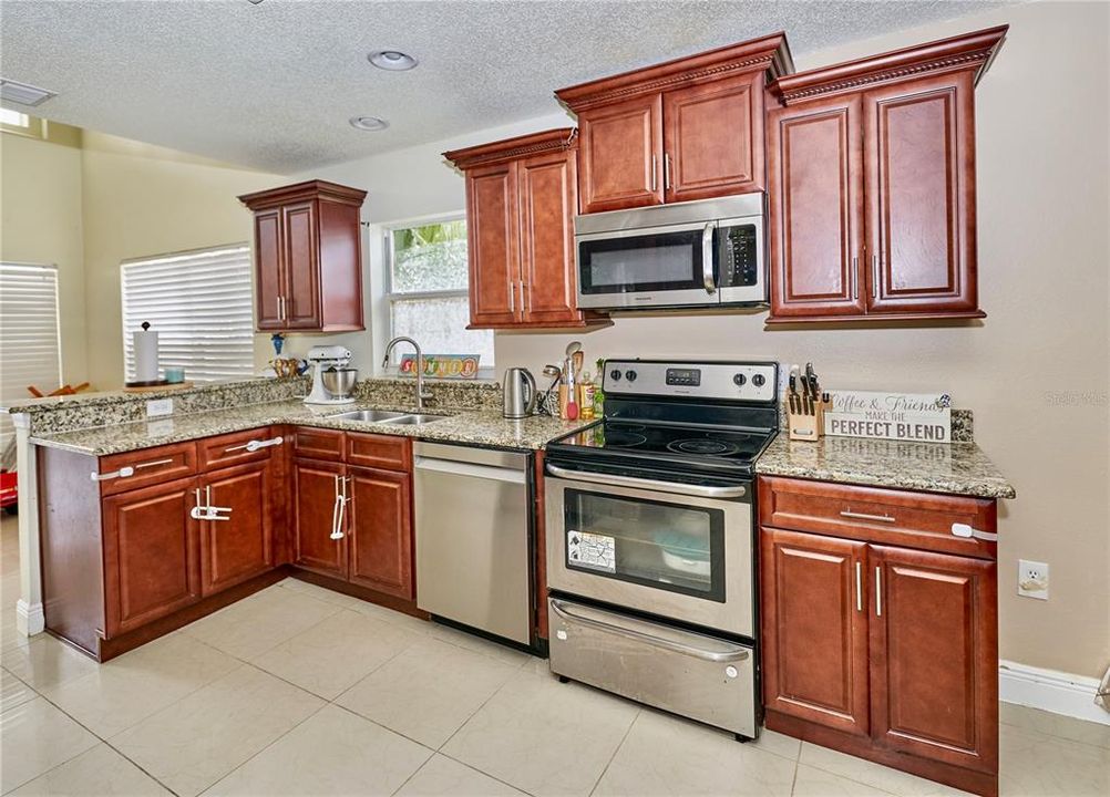 For Sale: $465,000 (4 beds, 2 baths, 1844 Square Feet)