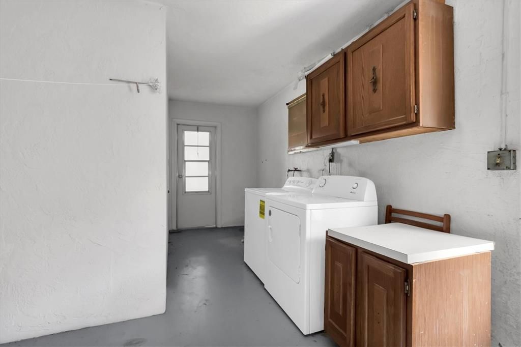 Active With Contract: $275,000 (2 beds, 2 baths, 1420 Square Feet)