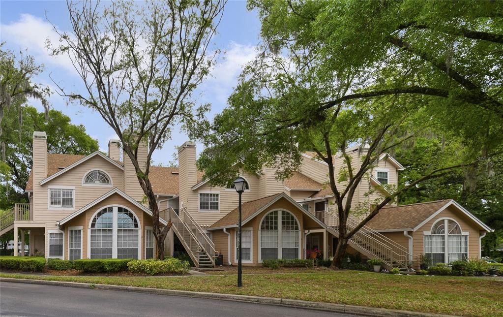 Whether you are looking to invest or for your first home this 2BD/2BA - 2nd floor unit has NEW LUXURY VINYL PLANK FLOORSthroughout, VAULTED CEILINGS, FIREPLACE and is zoned for TOP-RATED SEMINOLE COUNTY SCHOOLS!