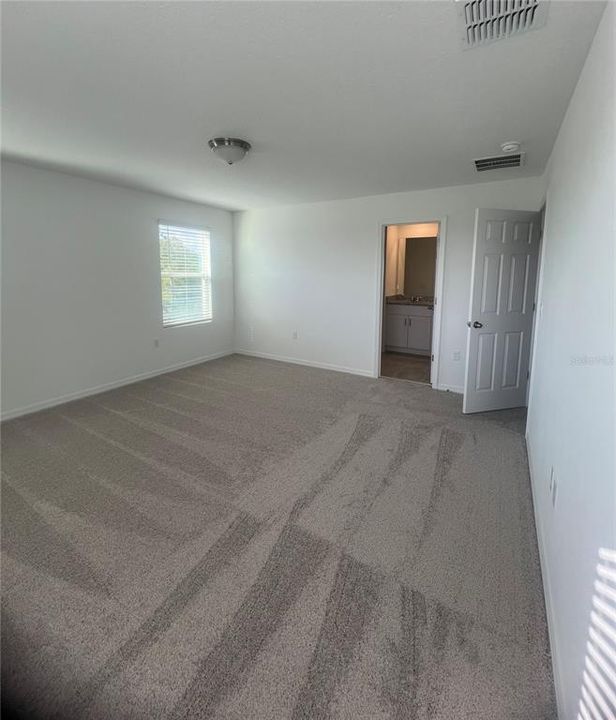 Active With Contract: $2,500 (3 beds, 2 baths, 1640 Square Feet)