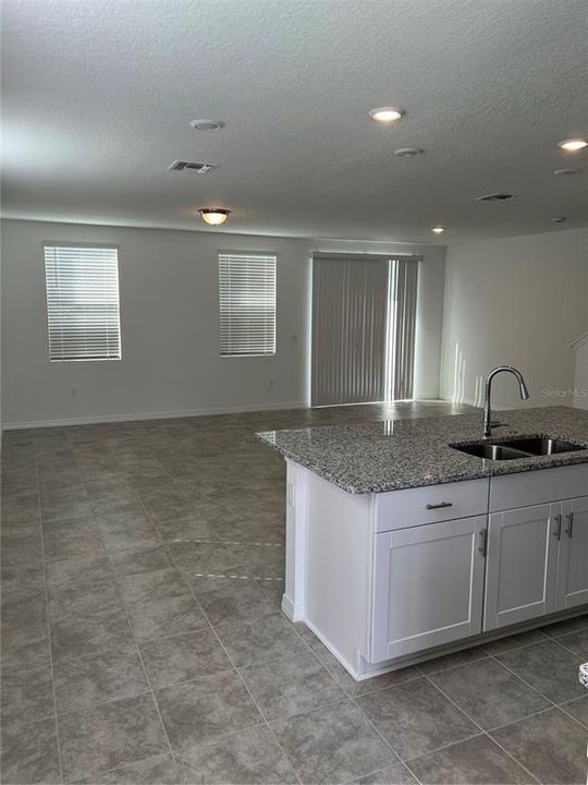 Active With Contract: $2,500 (3 beds, 2 baths, 1640 Square Feet)