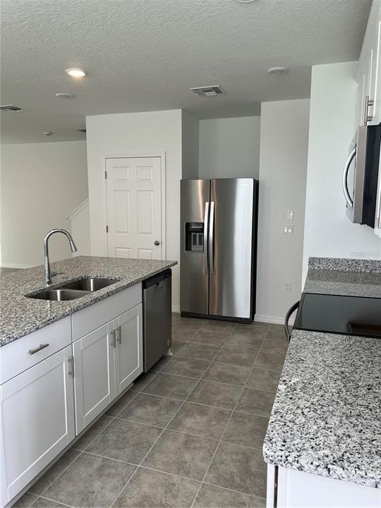 Active With Contract: $2,500 (3 beds, 2 baths, 1640 Square Feet)