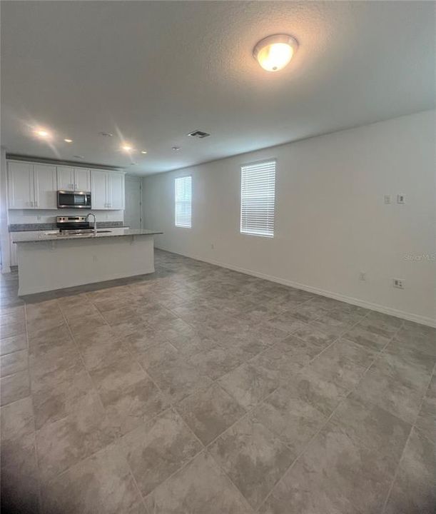 Active With Contract: $2,500 (3 beds, 2 baths, 1640 Square Feet)