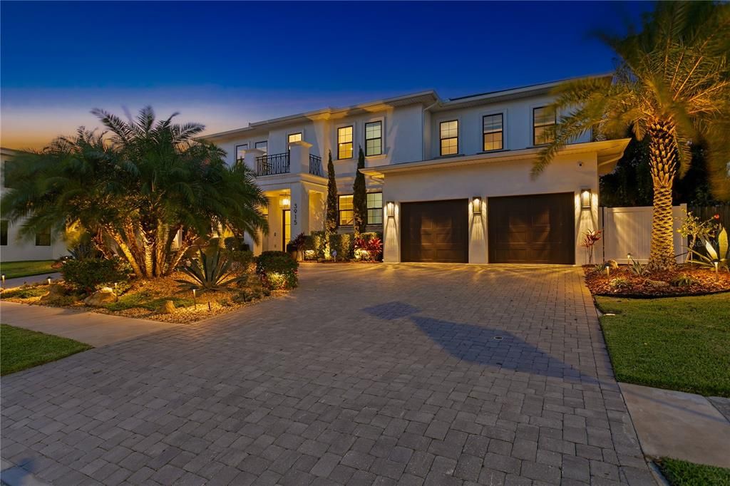 Recently Sold: $3,499,000 (5 beds, 5 baths, 5899 Square Feet)