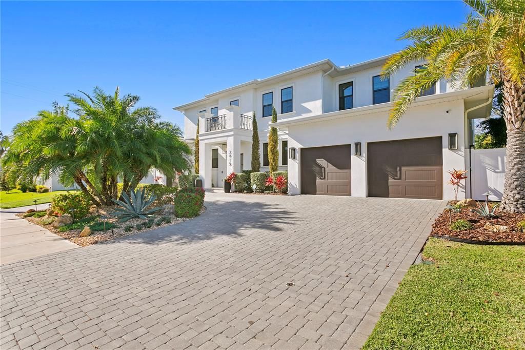 Recently Sold: $3,499,000 (5 beds, 5 baths, 5899 Square Feet)