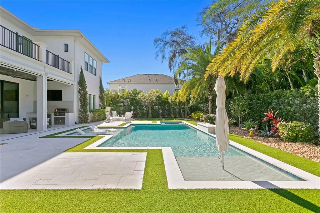 Recently Sold: $3,499,000 (5 beds, 5 baths, 5899 Square Feet)