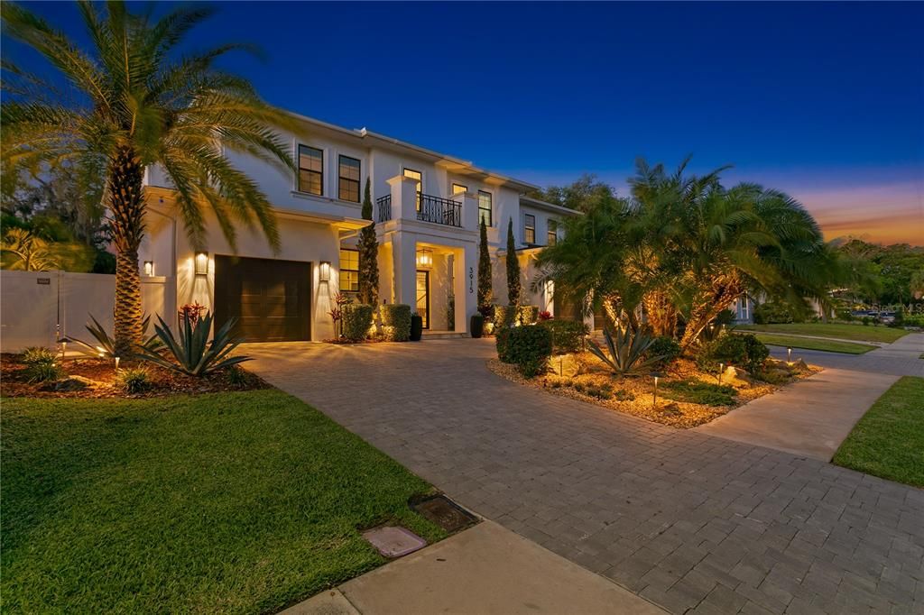 Recently Sold: $3,499,000 (5 beds, 5 baths, 5899 Square Feet)