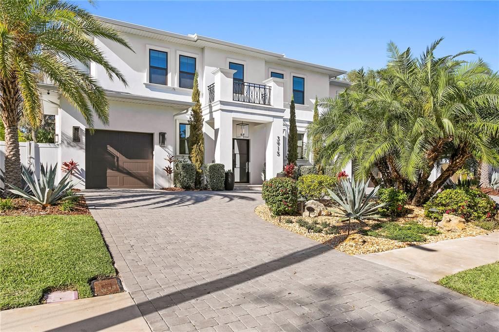 Recently Sold: $3,499,000 (5 beds, 5 baths, 5899 Square Feet)