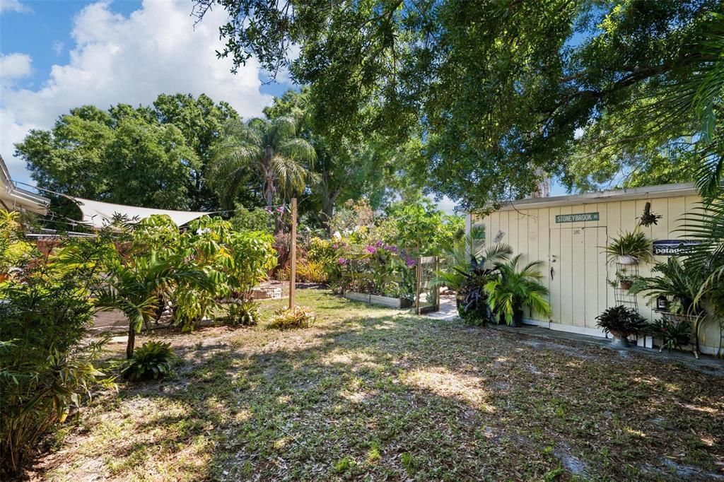 Recently Sold: $310,000 (3 beds, 1 baths, 999 Square Feet)