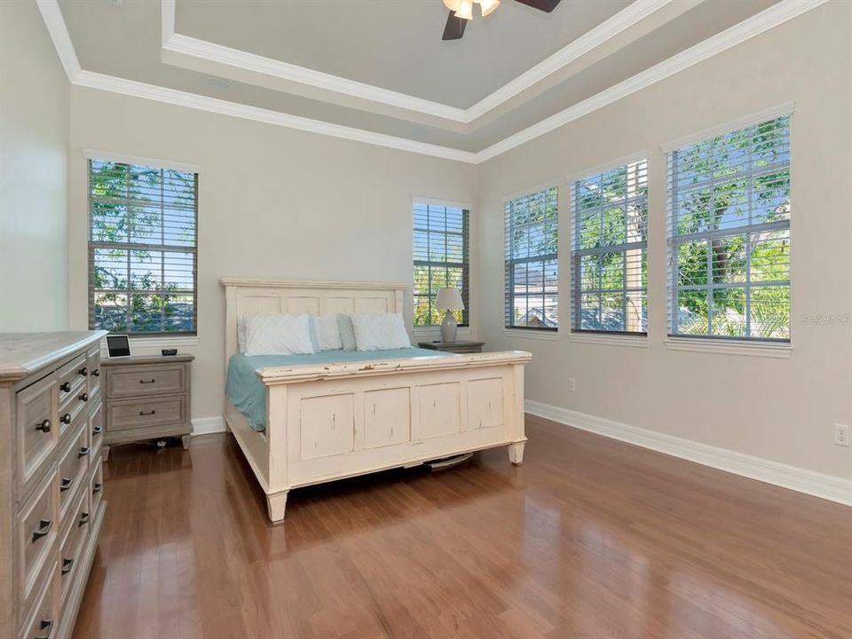 Spacious and airy primary bedroom