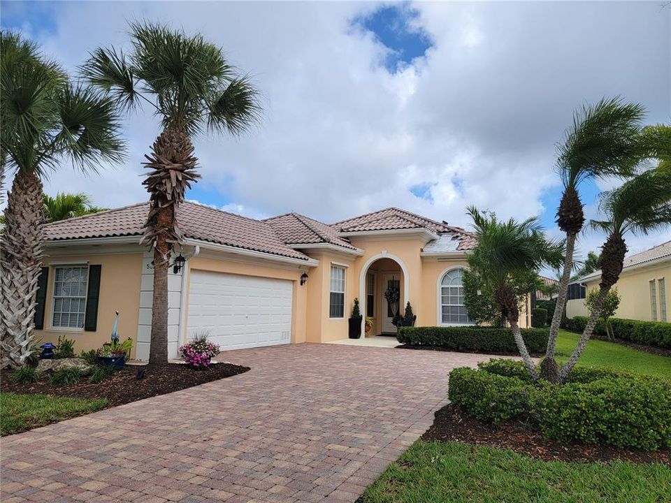 Recently Sold: $695,000 (3 beds, 2 baths, 2008 Square Feet)