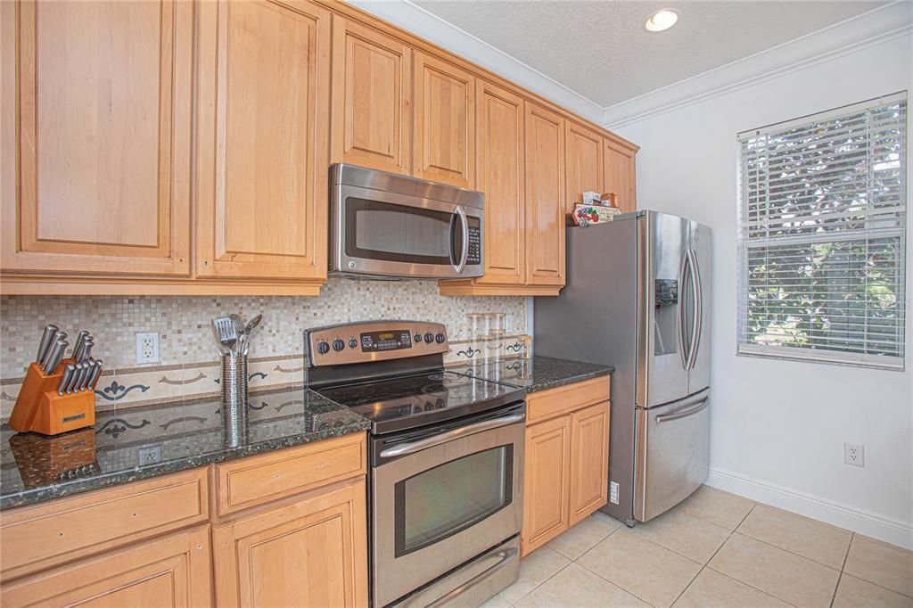 For Sale: $316,900 (2 beds, 2 baths, 1450 Square Feet)