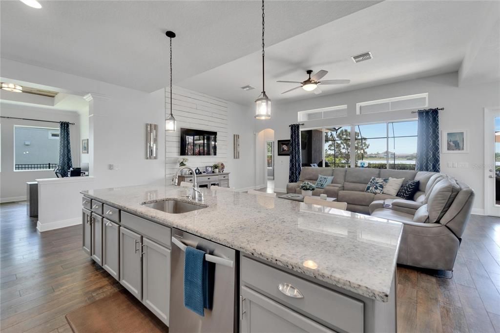 Recently Sold: $825,000 (4 beds, 3 baths, 2600 Square Feet)