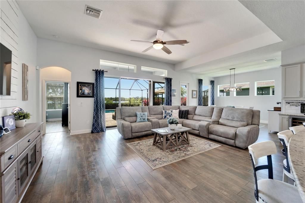 Recently Sold: $825,000 (4 beds, 3 baths, 2600 Square Feet)