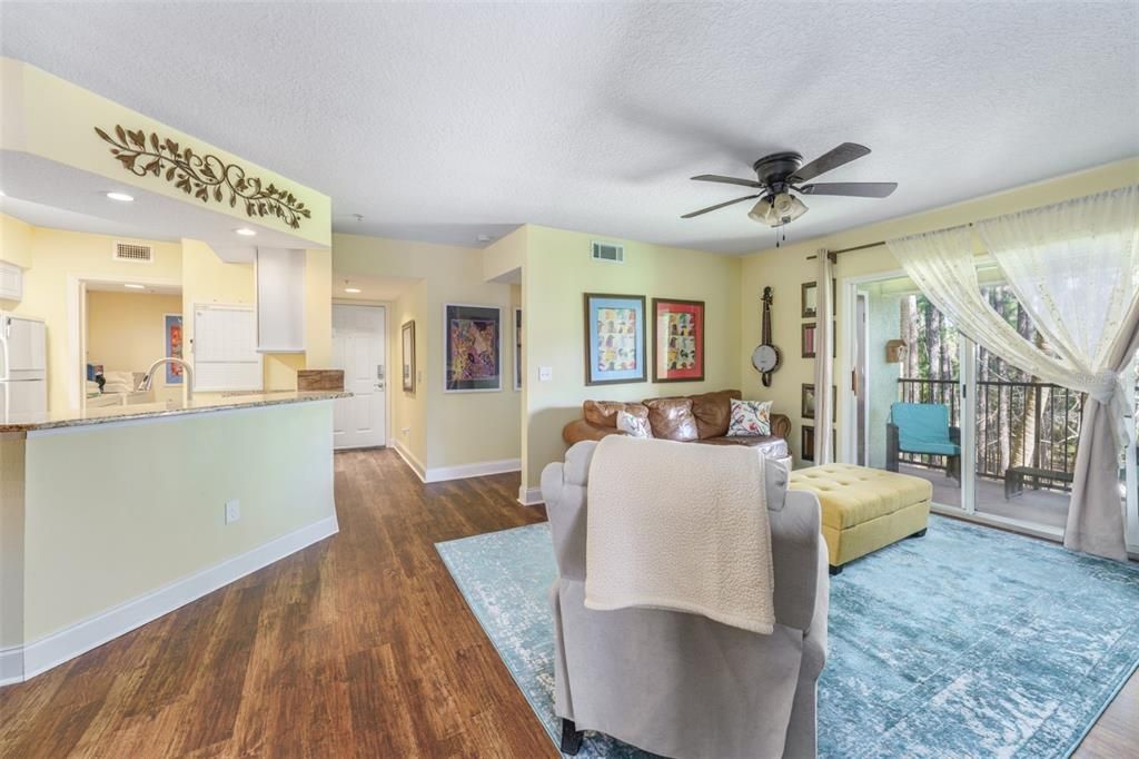 Active With Contract: $305,500 (3 beds, 2 baths, 1187 Square Feet)