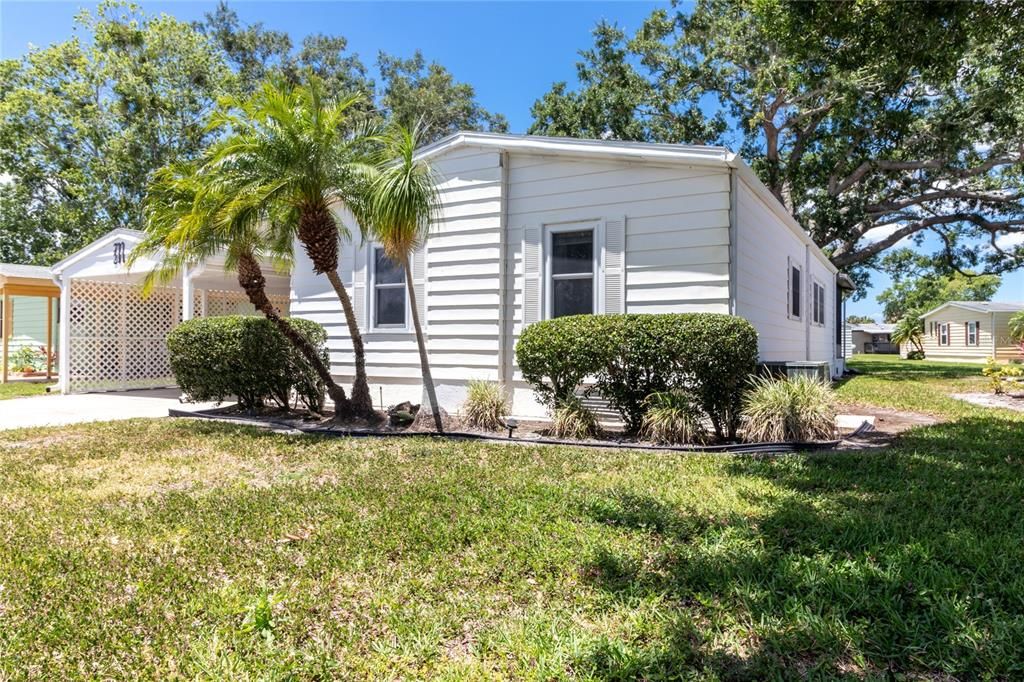 Active With Contract: $149,900 (2 beds, 2 baths, 989 Square Feet)