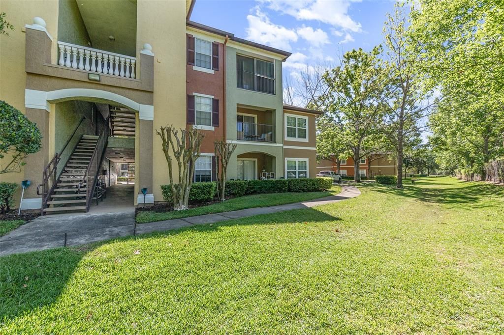 Active With Contract: $214,900 (1 beds, 1 baths, 732 Square Feet)