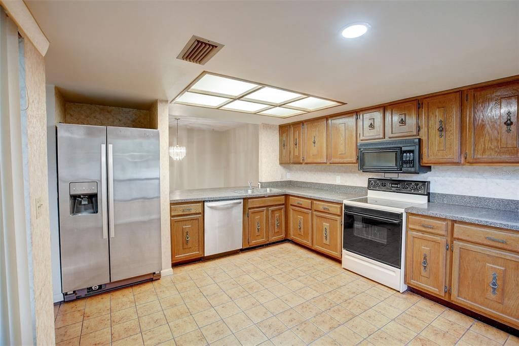 Active With Contract: $199,900 (3 beds, 2 baths, 1757 Square Feet)