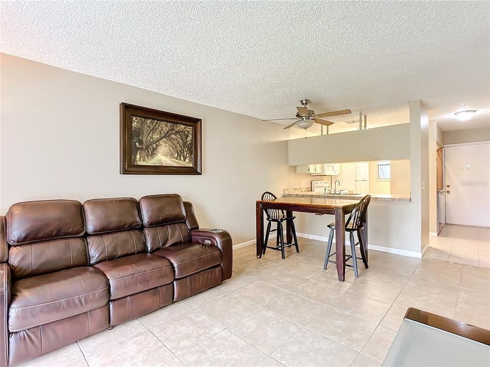 For Sale: $186,500 (2 beds, 1 baths, 757 Square Feet)