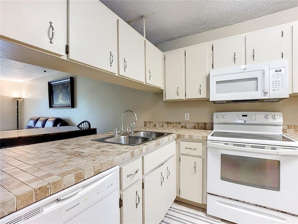 For Sale: $186,500 (2 beds, 1 baths, 757 Square Feet)