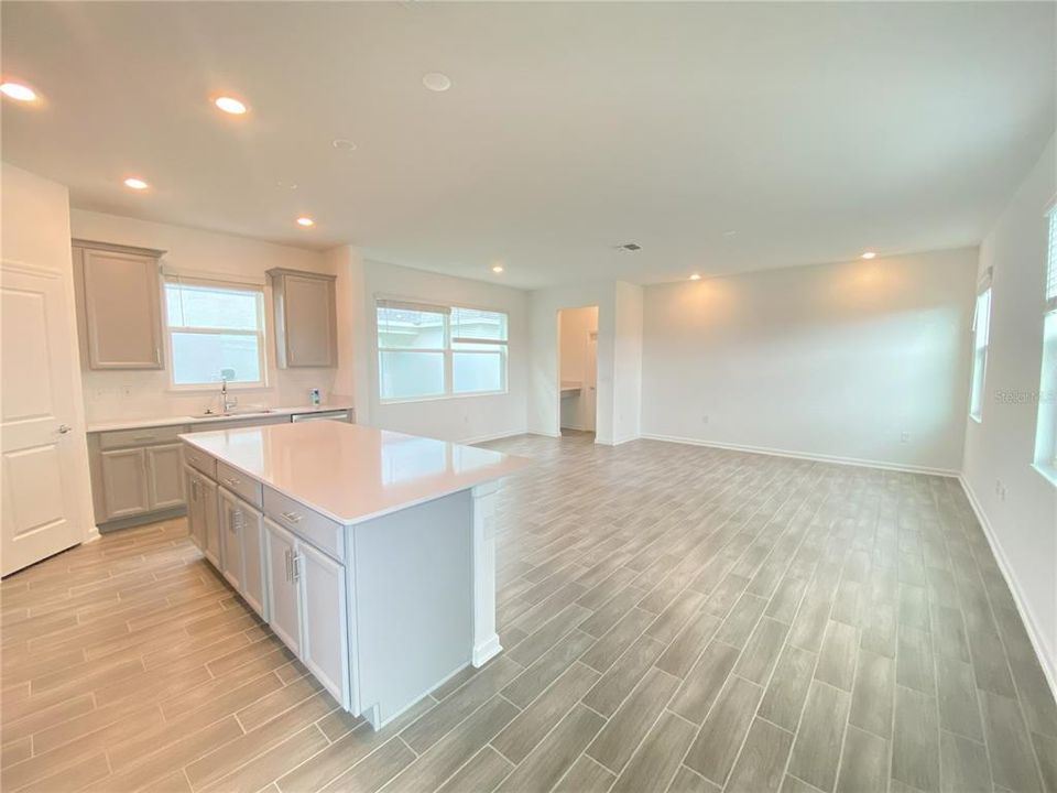 Active With Contract: $2,395 (4 beds, 3 baths, 2464 Square Feet)