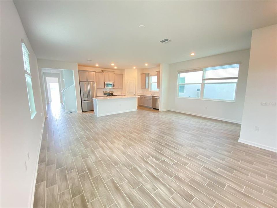 Active With Contract: $2,395 (4 beds, 3 baths, 2464 Square Feet)