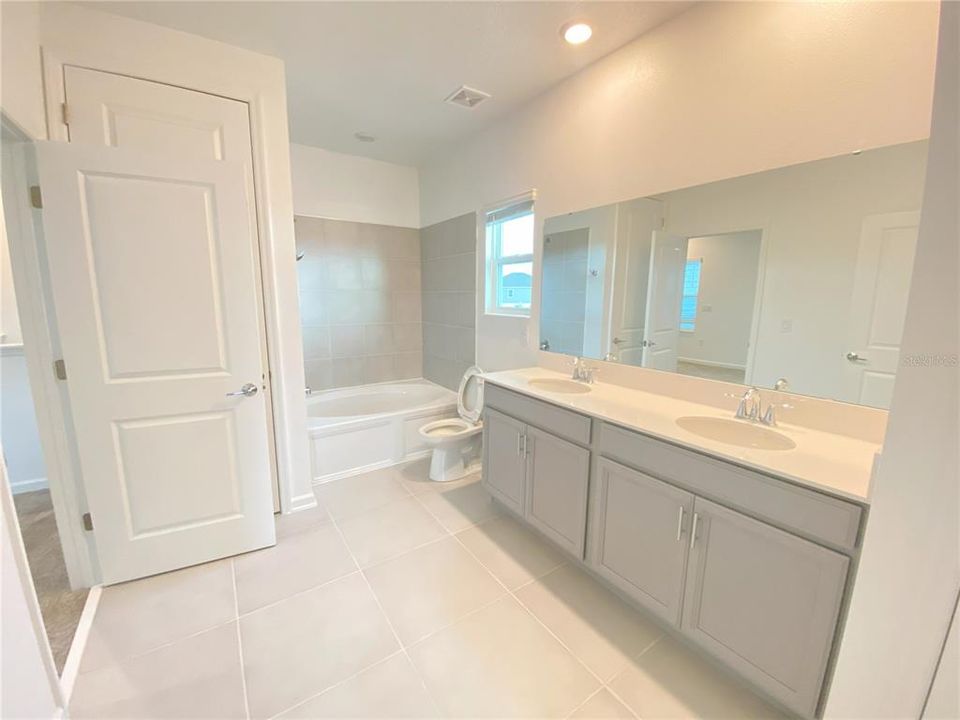 Active With Contract: $2,395 (4 beds, 3 baths, 2464 Square Feet)