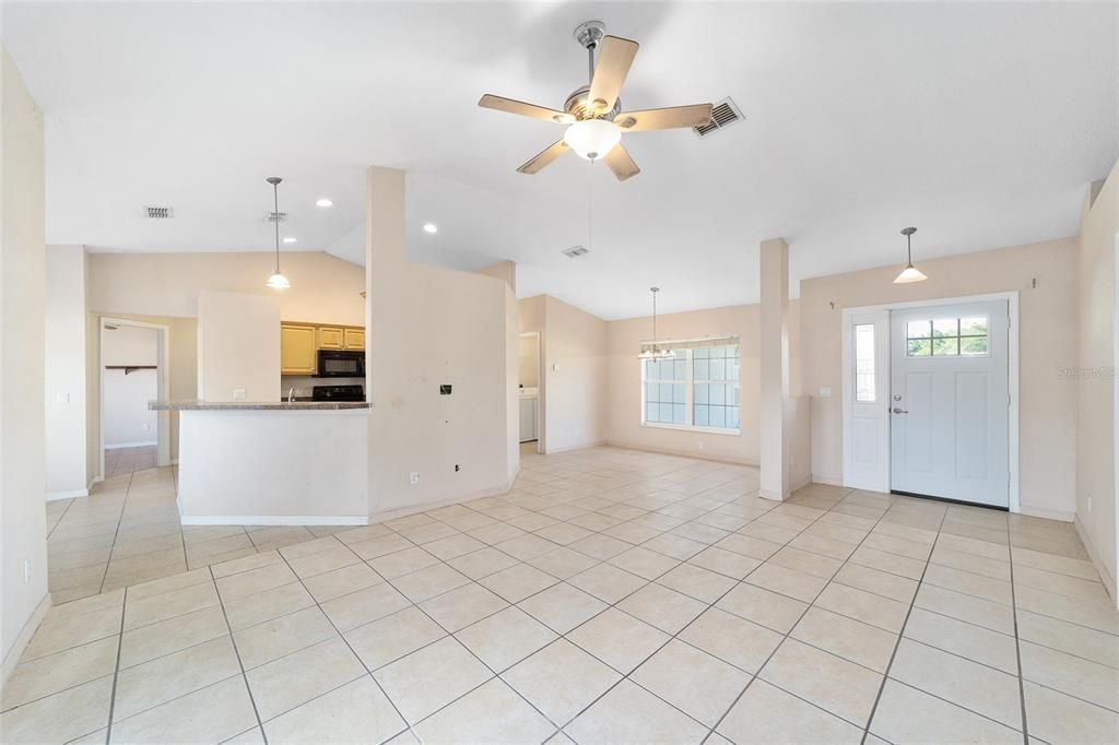 For Sale: $265,000 (3 beds, 2 baths, 1577 Square Feet)
