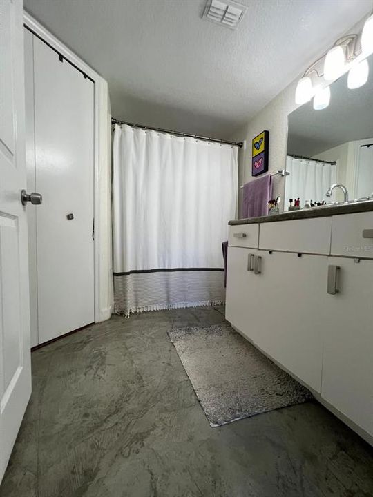 For Sale: $212,000 (2 beds, 2 baths, 874 Square Feet)