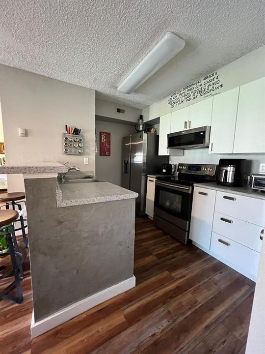 For Sale: $212,000 (2 beds, 2 baths, 874 Square Feet)