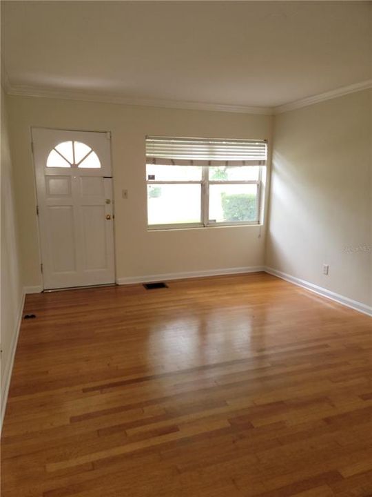 For Rent: $2,200 (3 beds, 1 baths, 1089 Square Feet)