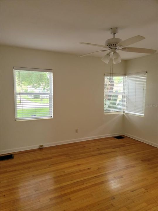 For Rent: $2,150 (3 beds, 1 baths, 1089 Square Feet)