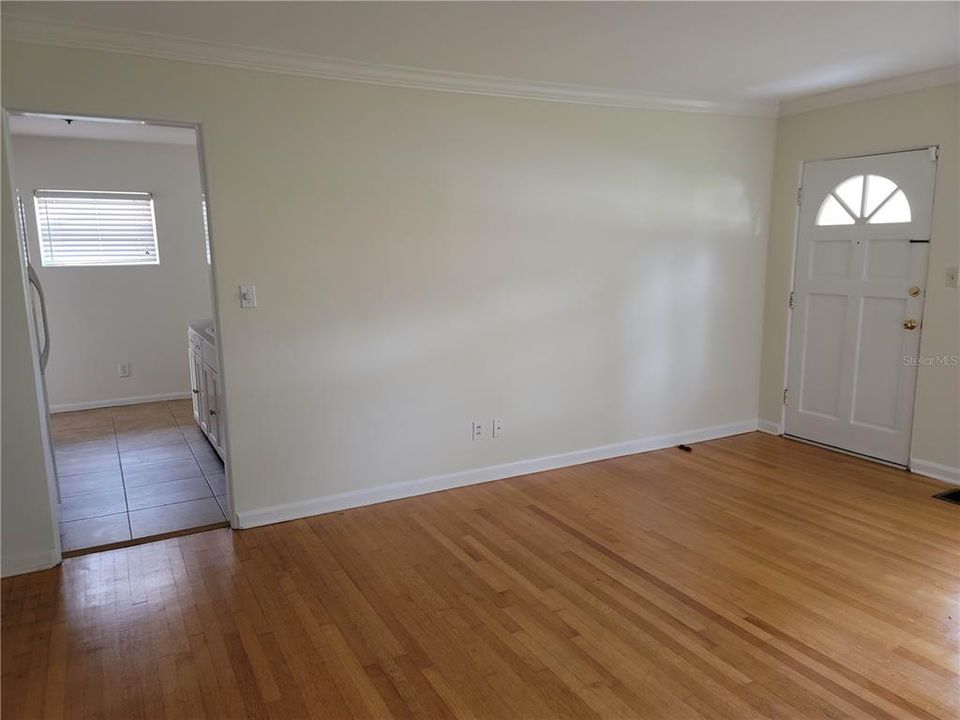 For Rent: $2,200 (3 beds, 1 baths, 1089 Square Feet)