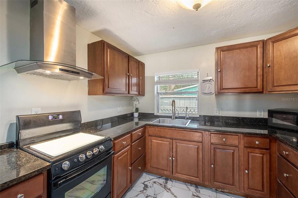 For Sale: $285,000 (2 beds, 2 baths, 782 Square Feet)