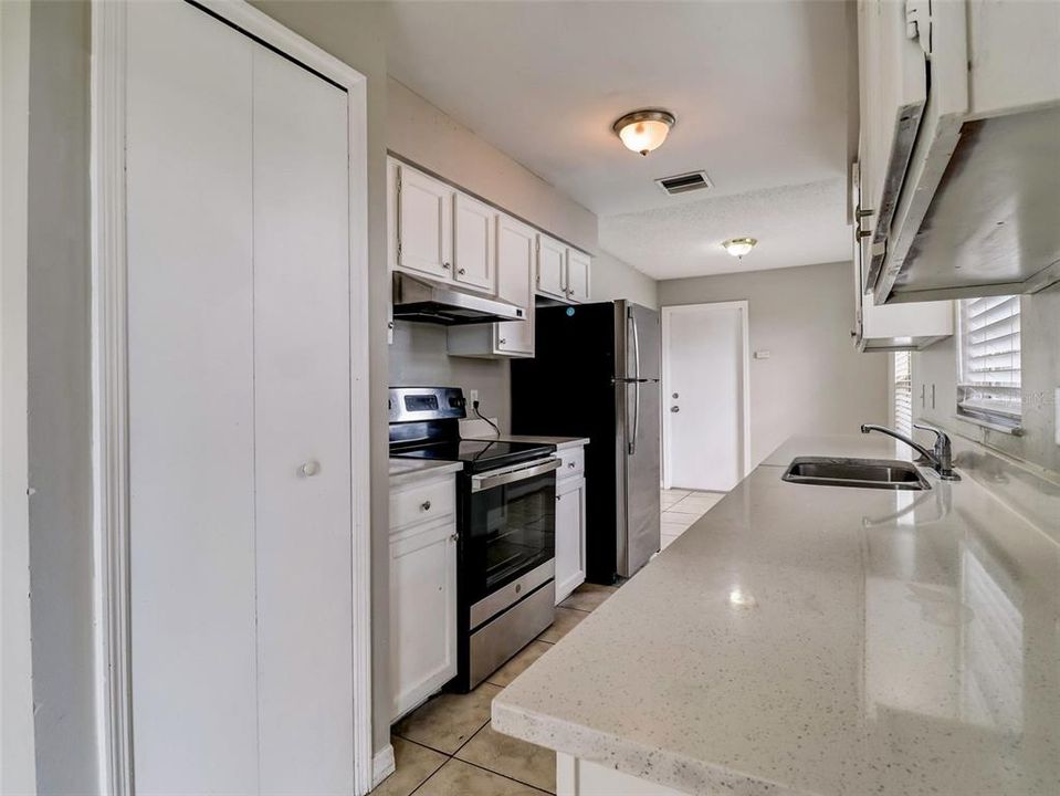 For Sale: $335,000 (3 beds, 2 baths, 1131 Square Feet)