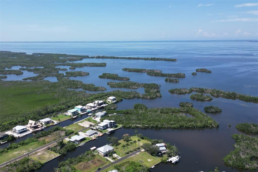 На продажу: $1,075,000 (0.56 acres)