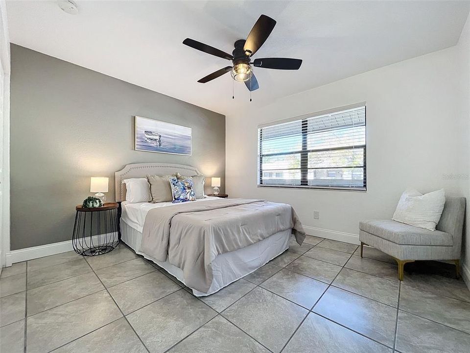 Active With Contract: $239,900 (2 beds, 2 baths, 940 Square Feet)
