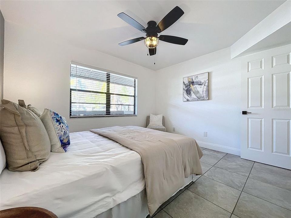 Active With Contract: $239,900 (2 beds, 2 baths, 940 Square Feet)