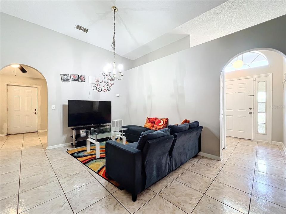 For Sale: $430,000 (4 beds, 2 baths, 1874 Square Feet)