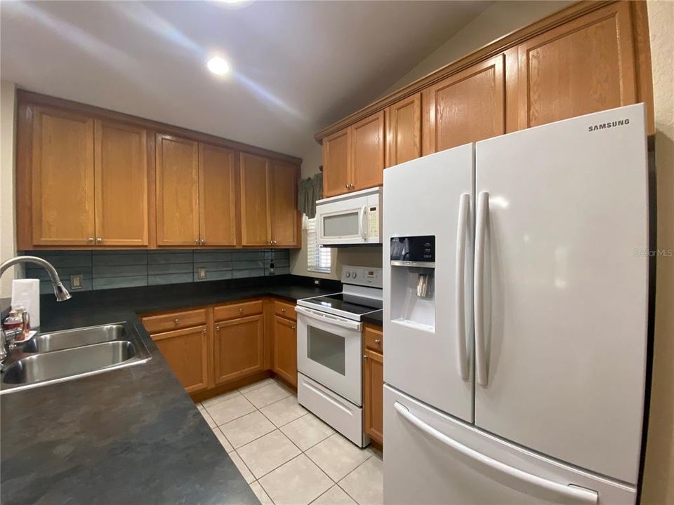 Recently Sold: $245,000 (2 beds, 2 baths, 1061 Square Feet)