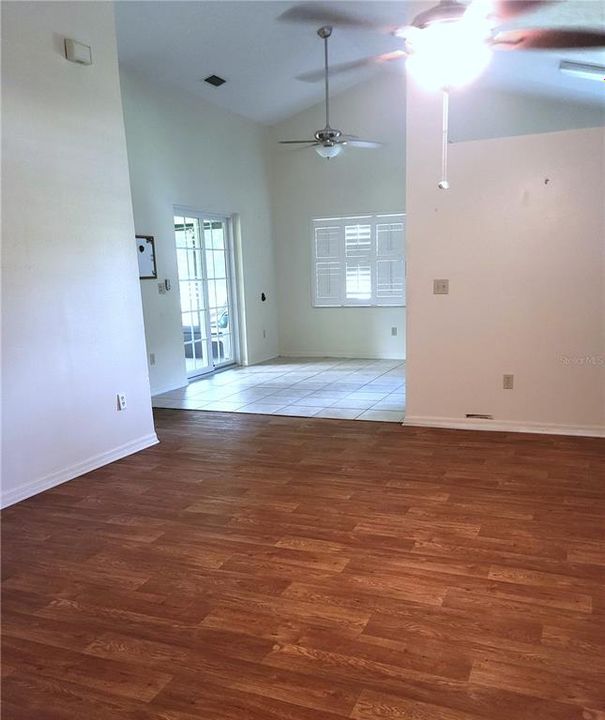 Recently Sold: $228,750 (3 beds, 2 baths, 1372 Square Feet)