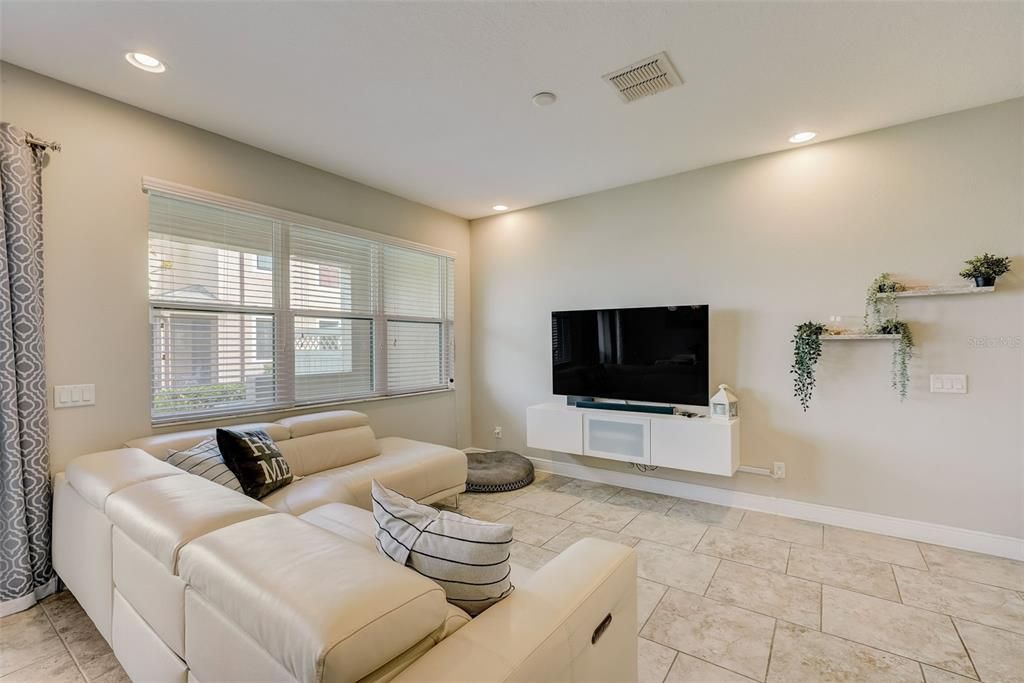 Active With Contract: $435,000 (3 beds, 2 baths, 1700 Square Feet)