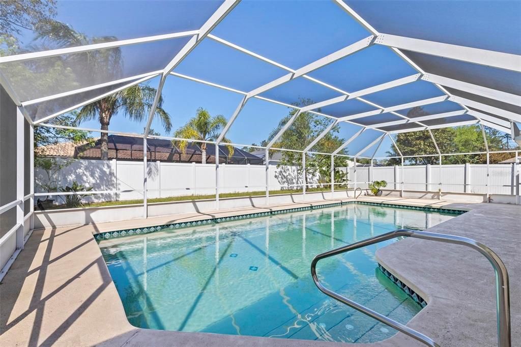 Recently Sold: $379,000 (3 beds, 3 baths, 2053 Square Feet)
